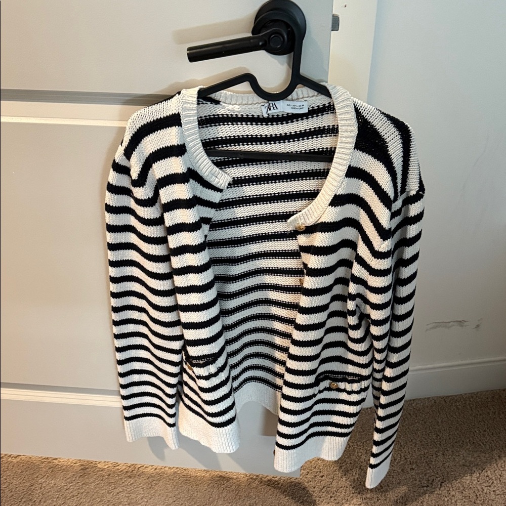 Zara Women's Black and White Striped Cardigan